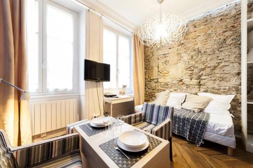 Cosy downtown studio at Les Cordeliers AIL
