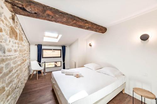 High-end apartment overlooking the quays AIL