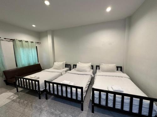 The Sea Resort Haad Rin Room Type - Economy Triple Room