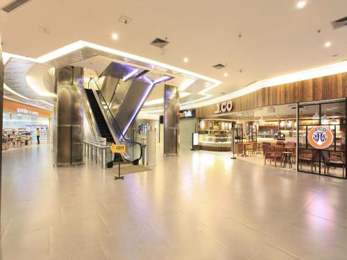 Pintu masuk, Zest Airport by Swiss-Belhotel International in Jakarta