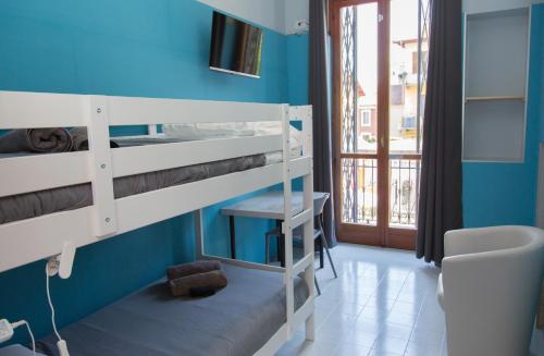 Guest House Turin Metro Young - Tap to explore photos