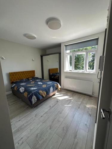 Flat - Sleeps 4 & free parking