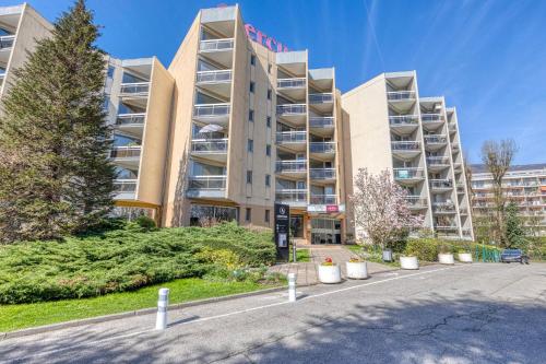 A szálláshely kívülről, L'Hôtelier - CHU / Bein Sport/Canal + (L'Hotelier - CHU / Bein Sport/Canal +) in Meylan