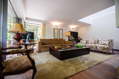 ห้องส่วนกลางสำหรับนั่งเล่น/ดูทีวี, Quinta dos Carqueijais Resort & Wellness Gerês in วัลโดเซนเด