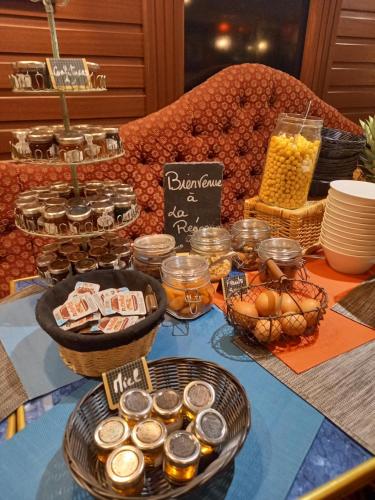 Logis HOTEL RESTAURANT La Regence - 식음료(F&B)