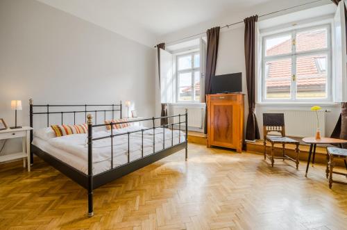 Historic Centre Apartments IV - image 3