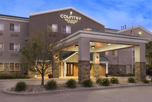 Вход, Country Inn & Suites by Radisson, Cedar Rapids Airport, IA in Линкольнуэй-Виллидж