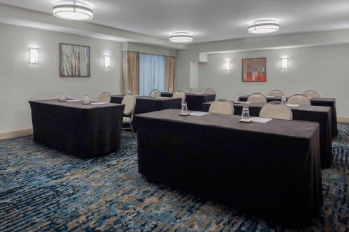 DoubleTree by Hilton Hotel Burlington Vermont - image 6