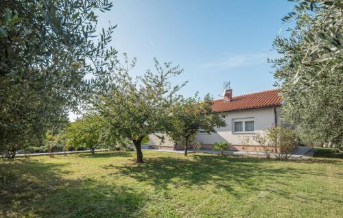 Villa Viktoria near Poreč for 6 people with play room & private pool