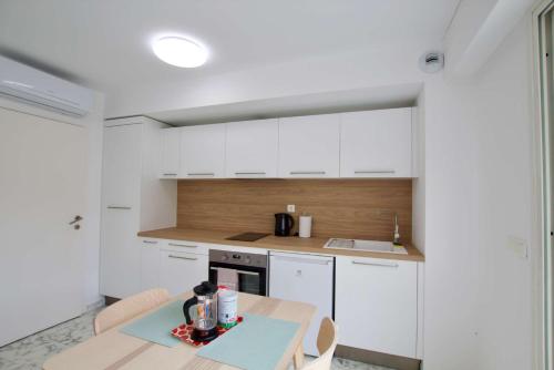 New studio aperçu mer Monaco border (New studio apercu mer Monaco border) in โบโซเลย์
