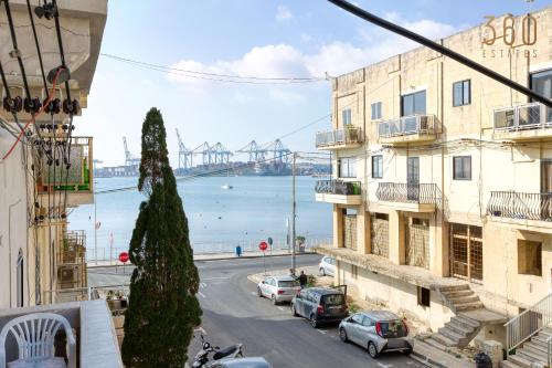 Charming 3BR Apt with Breathtaking Sea Views by 360 Estates