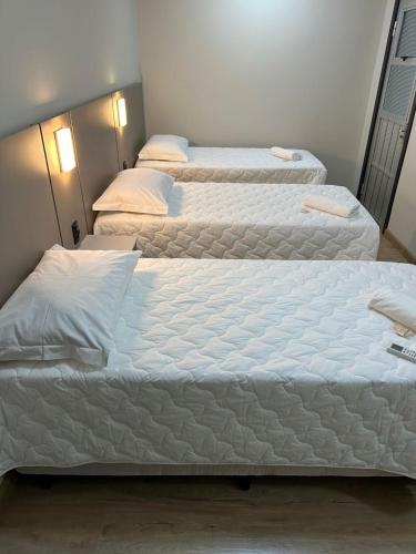 3 twin beds