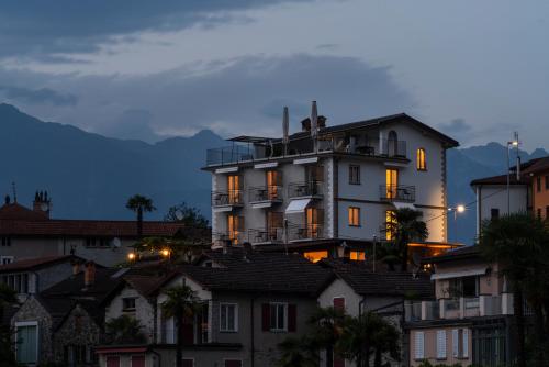 room detail thumbnail 2