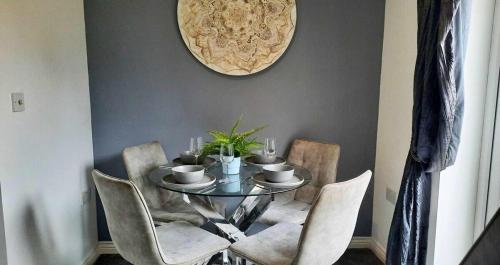 Létesítmények, New - Modern Home from Home, 3 bedrooms, 2.5 bath in Efford