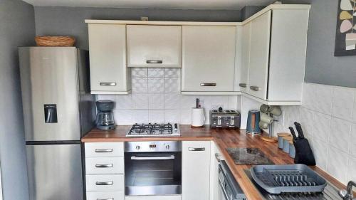 Konyha, New - Modern Home from Home, 3 bedrooms, 2.5 bath in Efford
