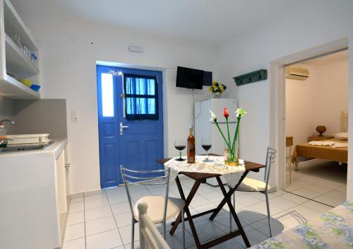 Kitchen, Jimmy's Studios - Quiet Island Living in Plakes near Firopotamos & Plathiena Beaches in Milos Island