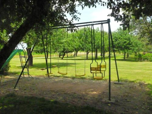 Spacieuse fermette près des châteaux & Zoo de Beauval avec activités et grand jardin - FR-1-591-218 (Spacieuse fermette pres des chateaux & Zoo de Beauval avec activites et grand jardin - FR-1-591-218) in Vicq-sur-Nahon