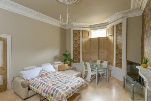 Gorgeous Apartment Seconds from Seafront Clevedon in Clevedon