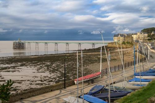 Gorgeous Apartment Seconds from Seafront Clevedon in Clevedon