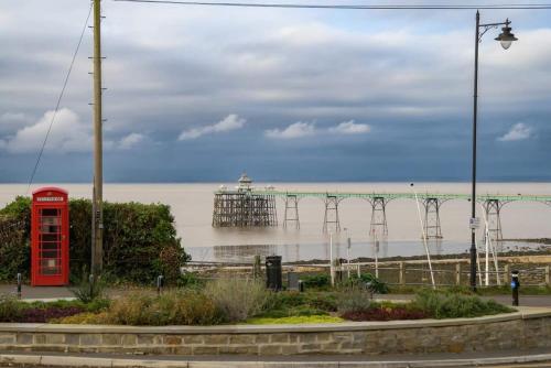 Gorgeous Apartment Seconds from Seafront Clevedon in Clevedon