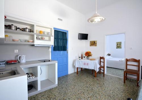 Kitchen, Jimmy's Studios - Quiet Island Living in Plakes near Firopotamos & Plathiena Beaches in Milos Island