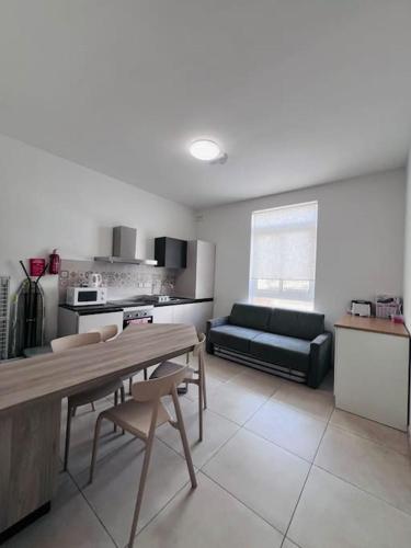 Sunshine Court Apartment No 4 2