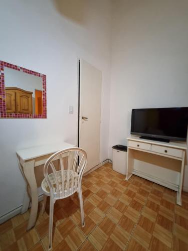 Twin Room with Bathroom image 5