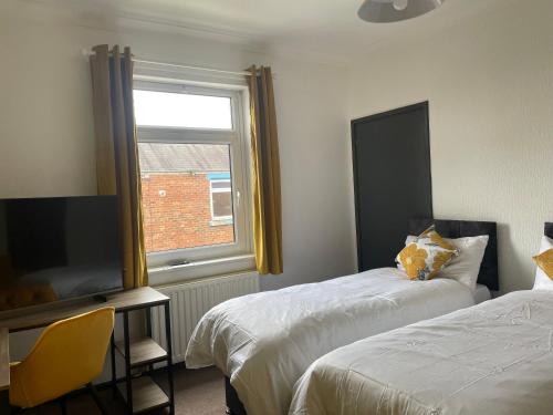 2 bedrooms, 4 beds