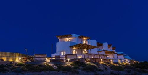 SALT SUITES MILOS