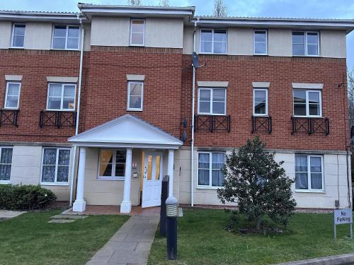 Captivating 2-Bed Apartment in West Bromwich photo 1