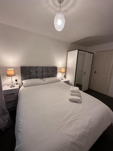 Captivating 2-Bed Apartment in West Bromwich photo 3