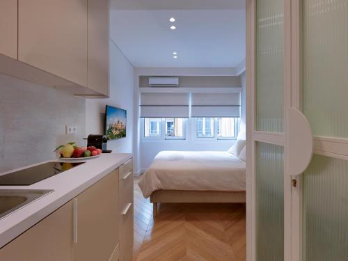 Luxury Living-Suite 3 - Tap to explore photos
