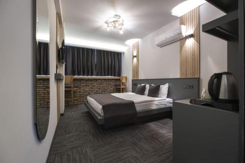 Dewy Hotel — hotel in Anadolu Cd. 929, Izmir TR, 35630