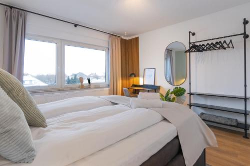Stilvolle 3-Zimmer Apartments I Kostenloses Parken I home2share - Tap to explore photos
