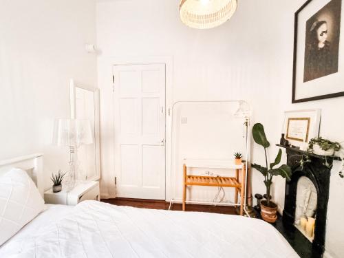 Whole Stylish Apartment 1880s Guinness Worker House
