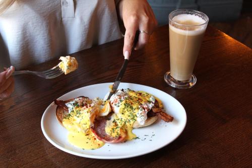 Arena Black Lion - image 2