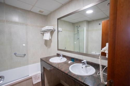Hotel Cibeles Playa - image 10
