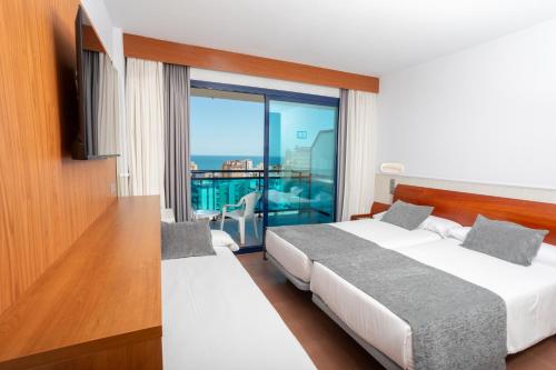 Twin Room (2 Adults + 1 Child) image 5
