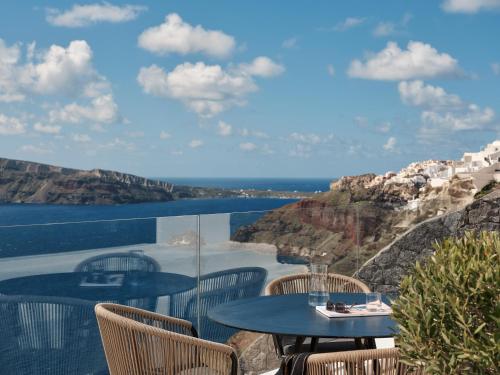 Olvos Luxury Suites Oia Santorini - image 9