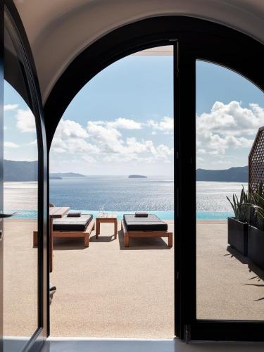 Olvos Luxury Suites Oia Santorini - image 2