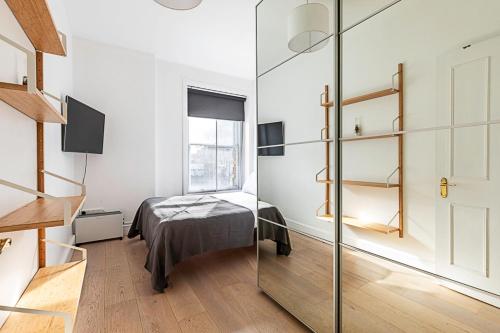 Converted Brewery Apartment With Terrace - Tap to explore photos