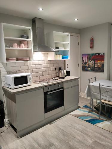 Beautiful Double Bedroom, Liverpool (photo 11)