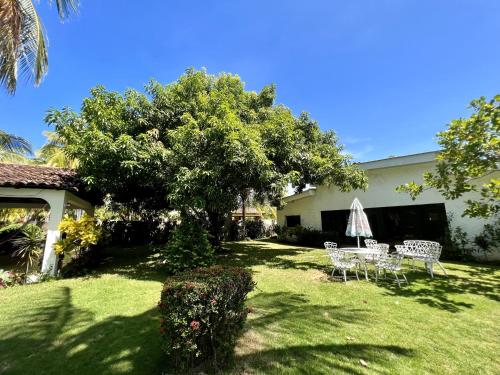 Garden, Beautiful beach house in Los Cobanos El Salvador in Los Cobanos