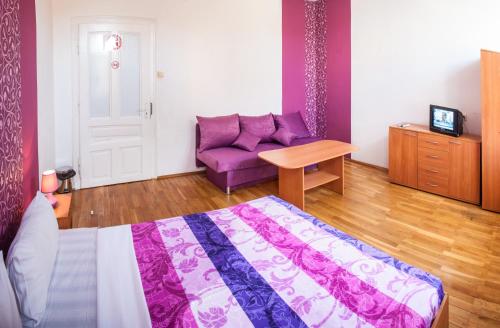 Sofia Central Guest Rooms - image 9