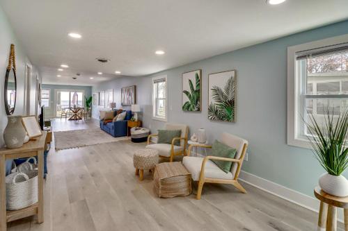 Bayfront Maryland Retreat with Deck, Near Beaches! in North Beach, USA