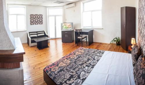 Sofia Central Guest Rooms - image 4