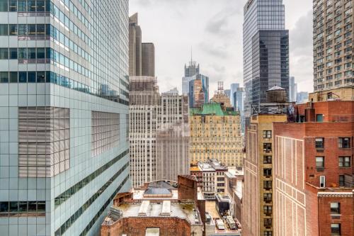 Midtown 1BR w DM Elevator Gym nr Times Sq NYC-799, New York (Foto 5)