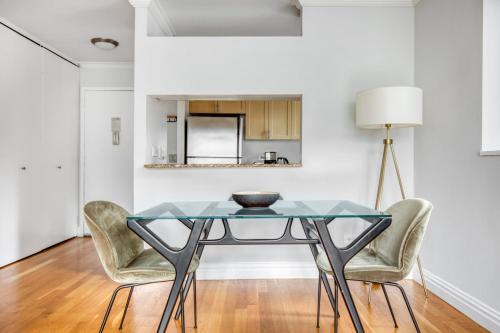 Midtown 1BR w DM Elevator Gym nr Times Sq NYC-799, New York (Foto 6)
