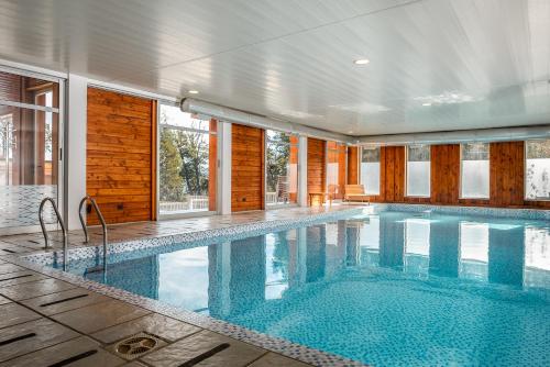 Piscina, Montana Resort in Puerto Manzano