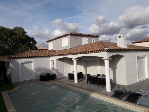 Villa luxe 5 chambres piscine jacuzzi homegym near l'Aube Rouge